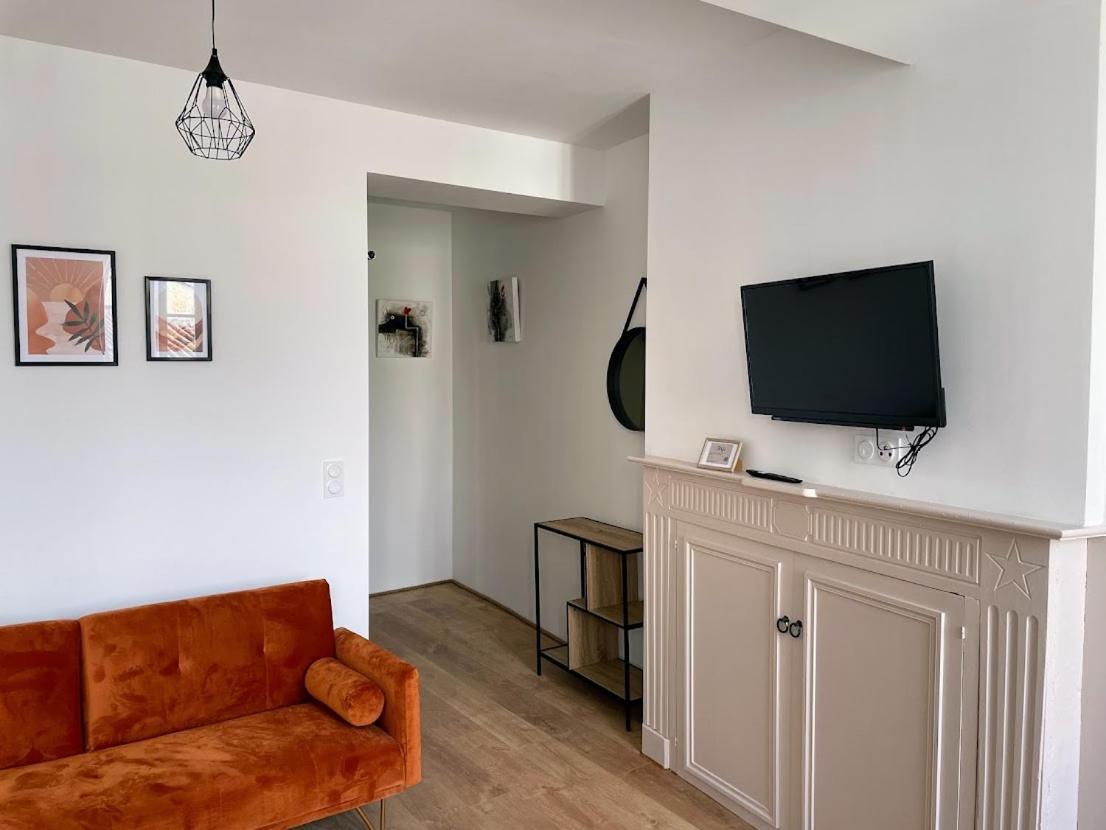 Le Colore- T2 Confortable Avec Vue Sur Nérac Exterior foto
